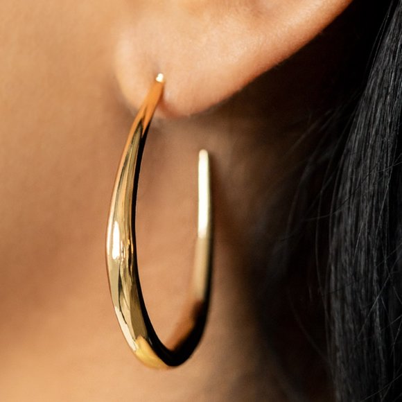 paparazzi Jewelry - CURVE Your Appetite - Gold Earrings